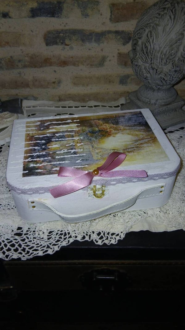 Petite valise en bois