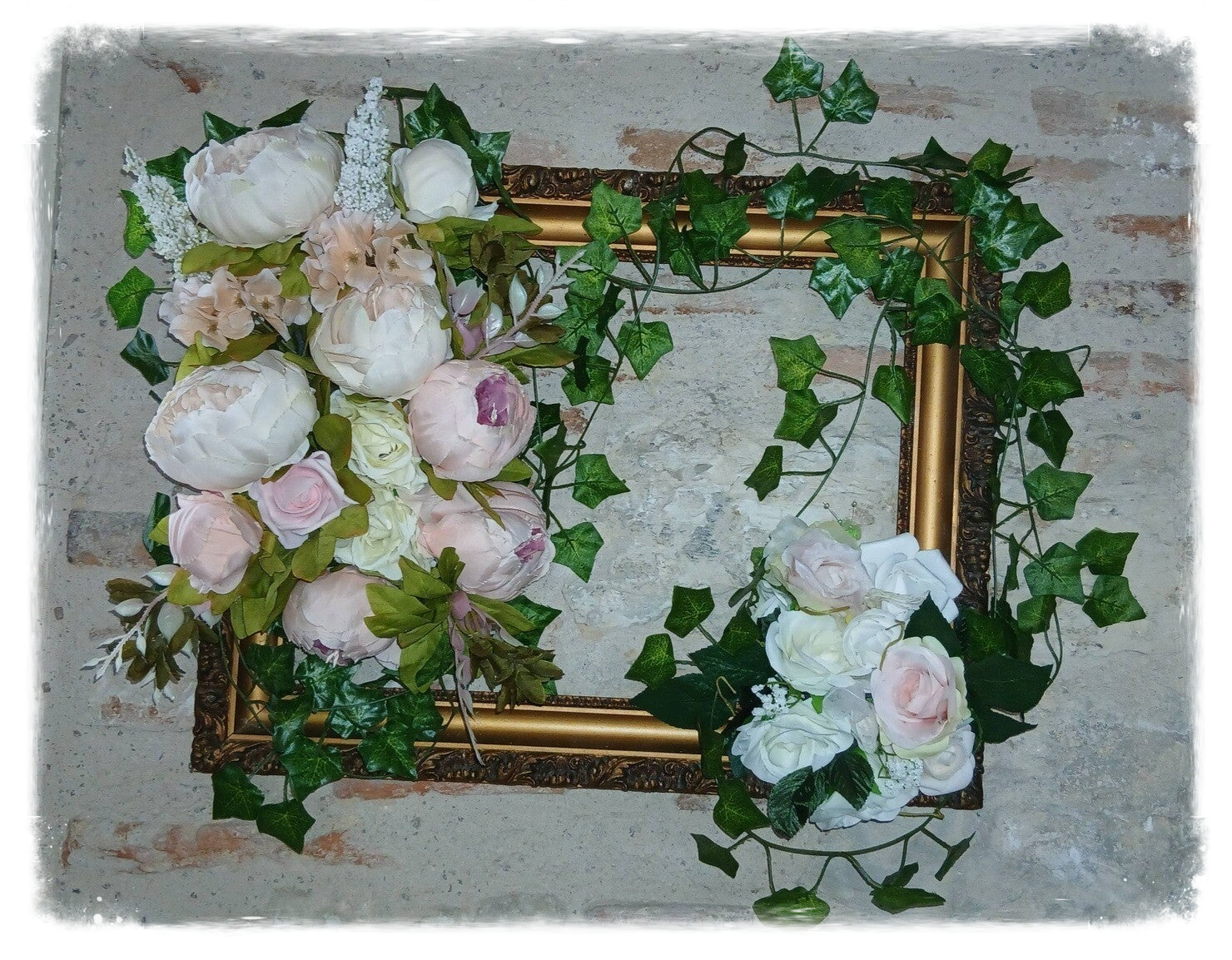Cadre pivoines et son lierre