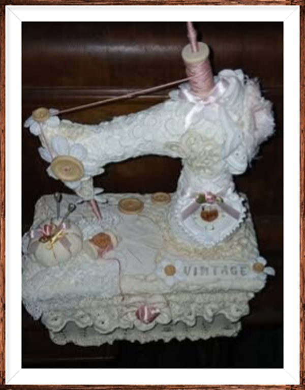 Boîte à couturiére, machine à coudre