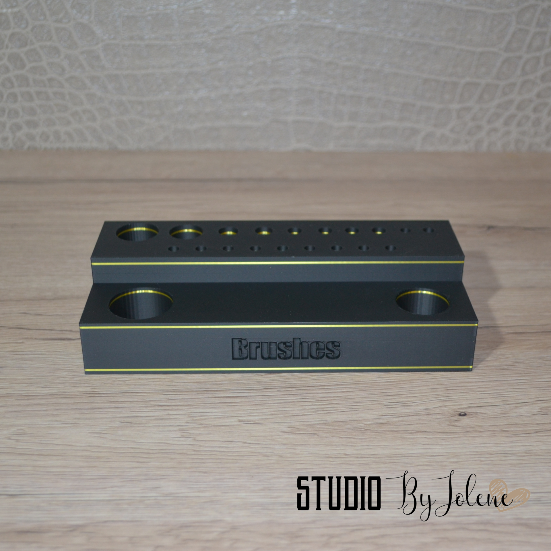 Make-up organizer brushes