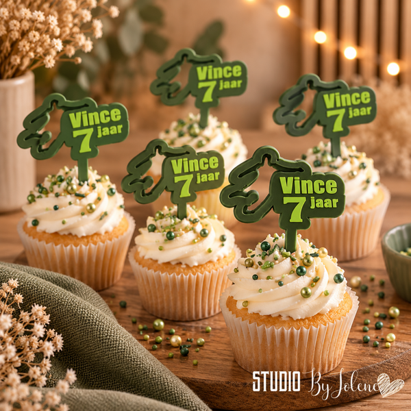 24 Cupcake topper voetbal met naam & leeftijd