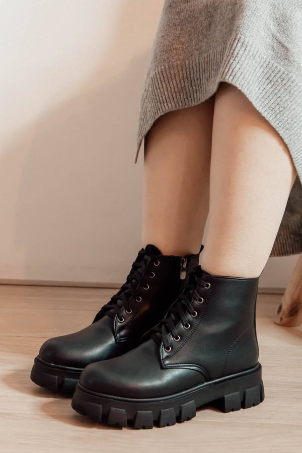 Gwen black mat