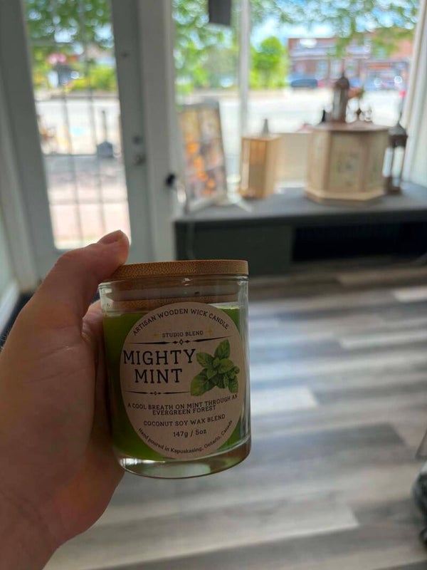 Mighty mint candle