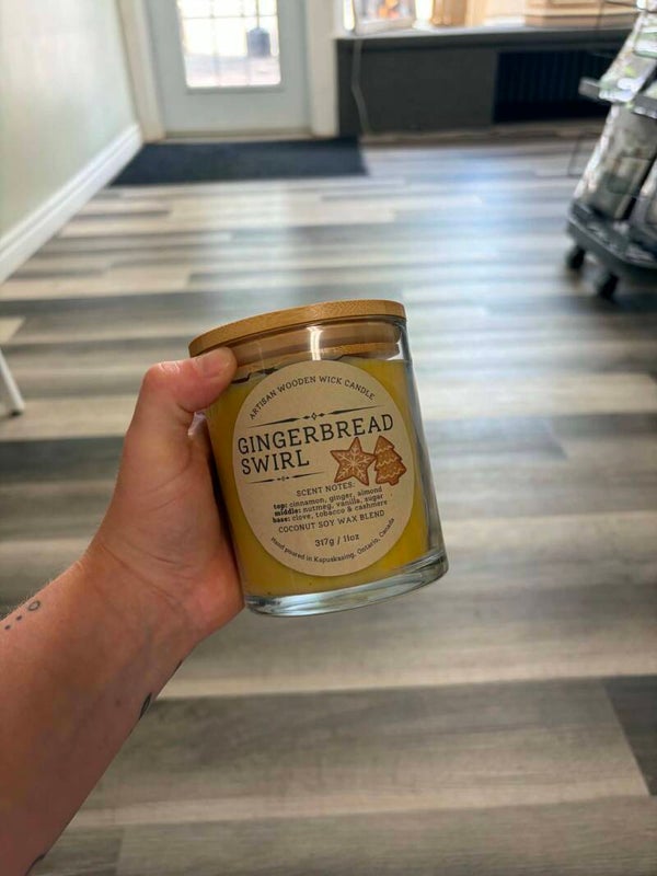 Gingerbread swirl Candle