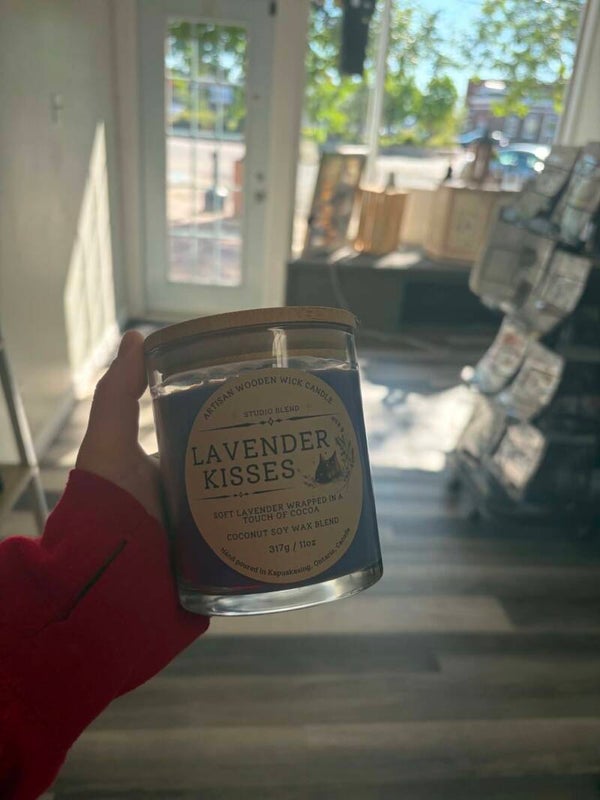 Lavender kisses Candle