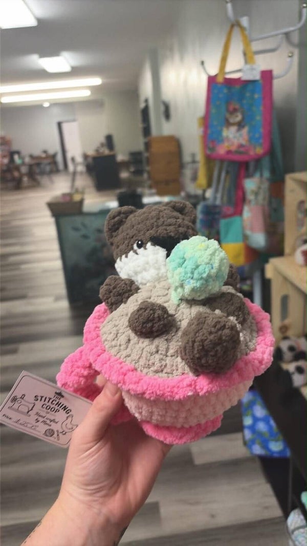 tea cup otter