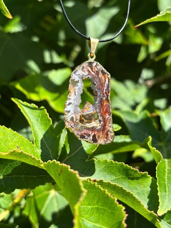 Agaat met Amethist hanger aan koord