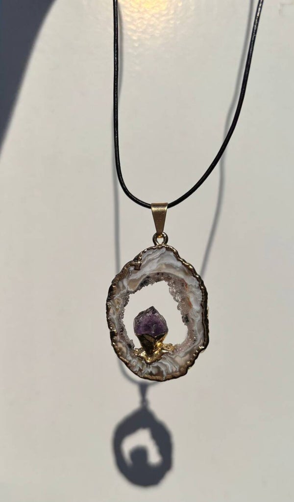 Agaat met Amethist hanger aan koord