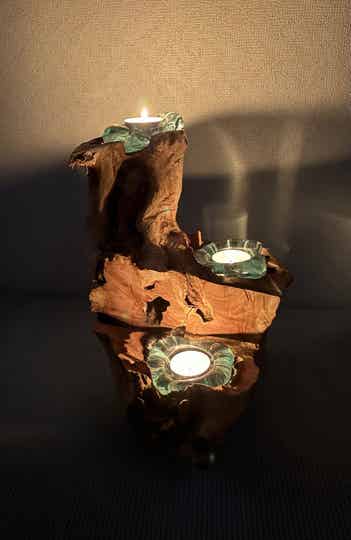 Drievoudige Kandelaar van Gesmolten Glas op Hout