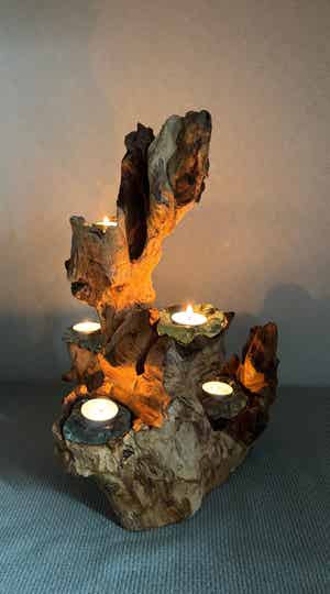 Gesmolten Glas Vijf Kandelaar op Hout (H46cm,B40cm)