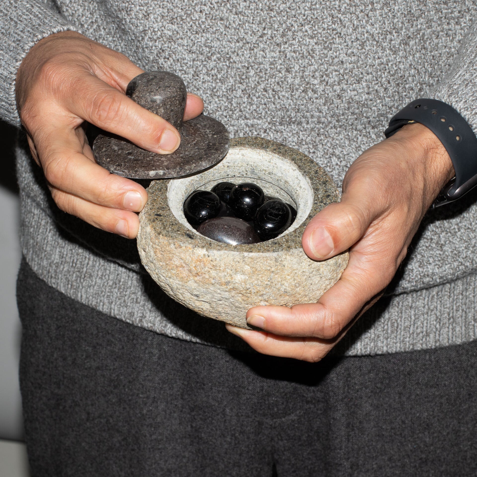 Natuurlijke Riviersteen Aardingspot – Medium (ca. 12 × 8 cm)