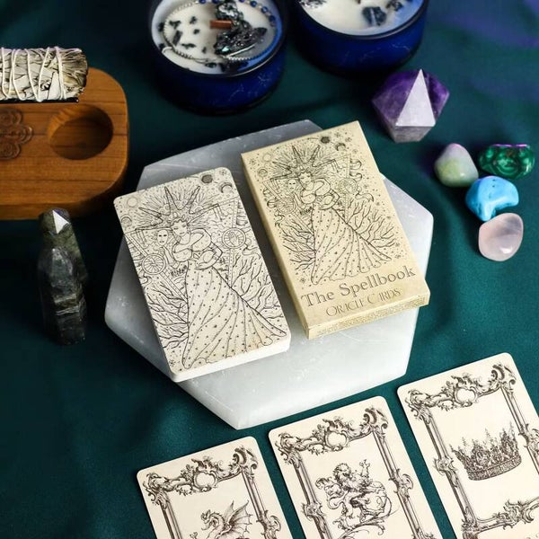 Het Spreukenboek Orakelkaarten – Hekserij Deck