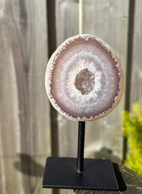 Agaat op standaard (circa 17cm hoog)