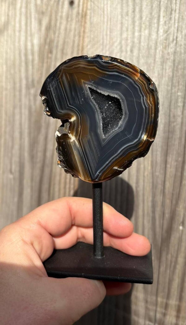 Agaat op standaard (circa 17cm hoog)