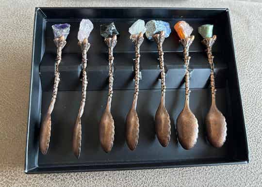 Set van 7 Bronzen Edelsteen Kristallen Hekslepels