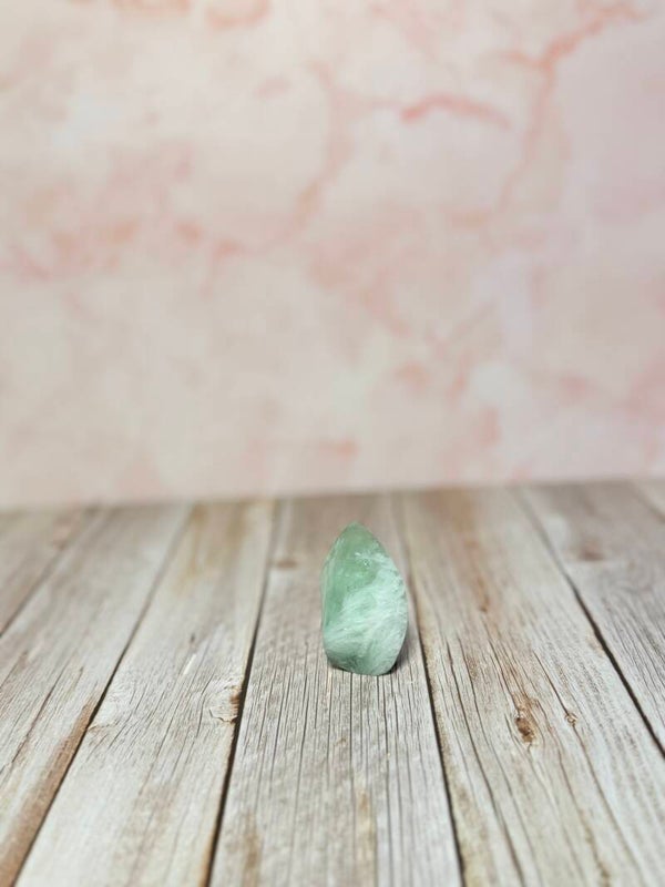 Groene calciet vlammetje