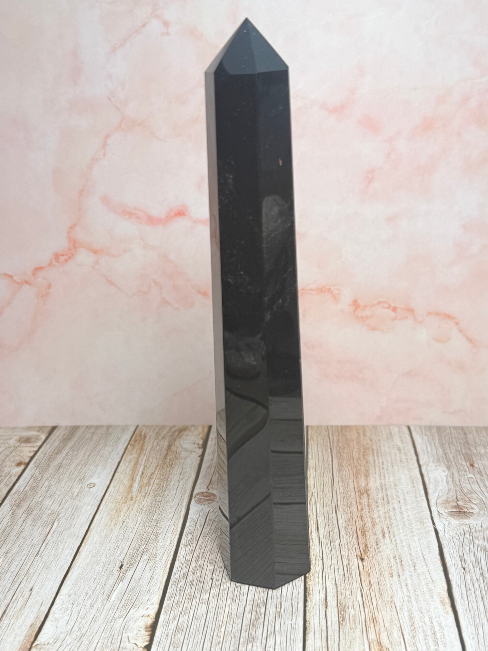 Zwarte Obsidiaan pilaar