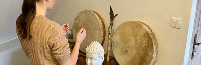 baguettes coudées mélanie Guilain pour la formation radiesthésie au centre de formation papillon