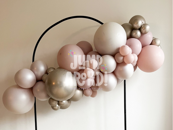 Oud roze ballonnenboog