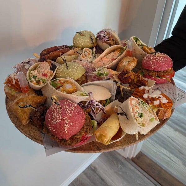 In het mandje hapjesplank