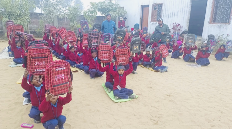 Voila, chacun reçoit son cartable !