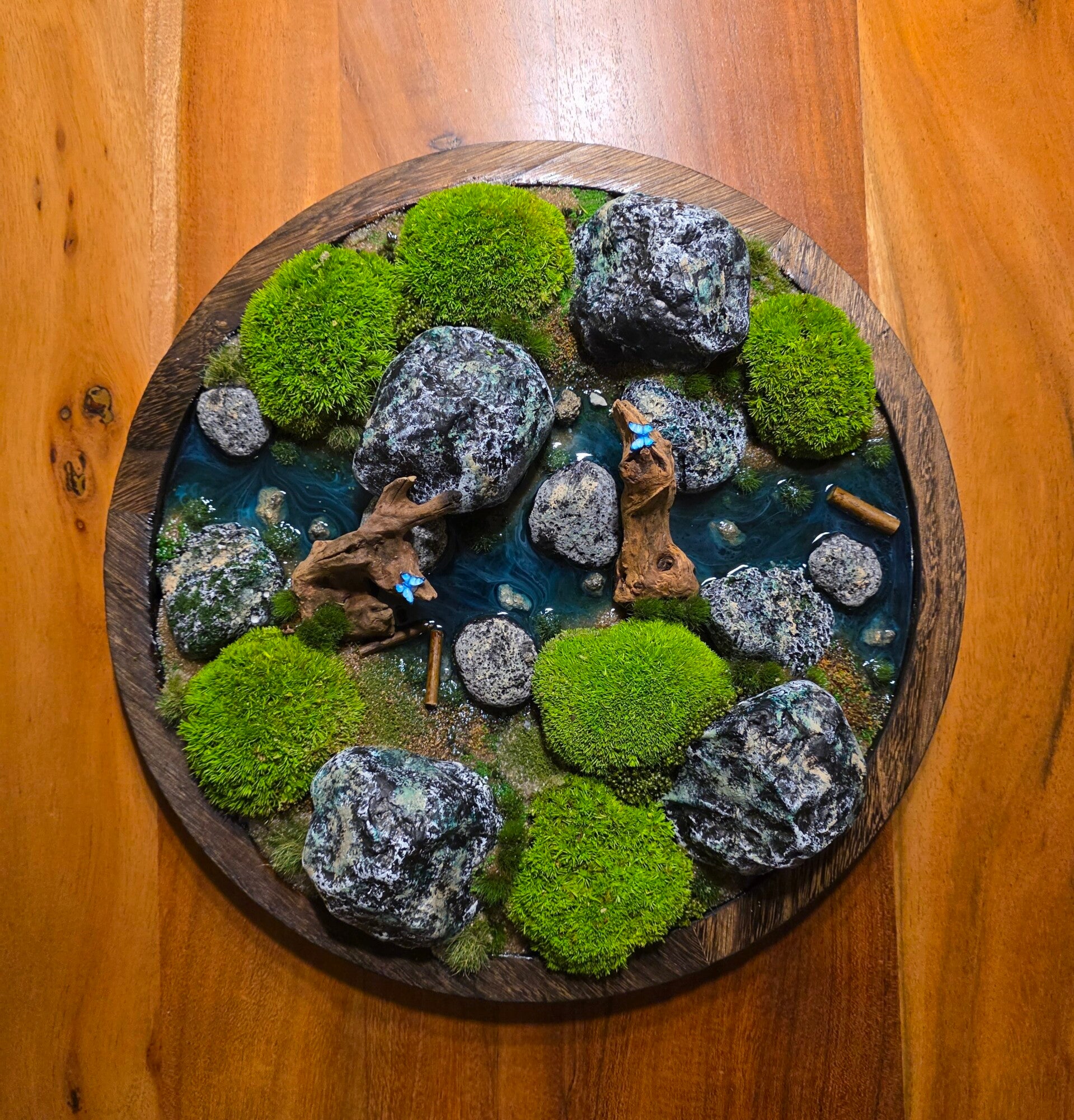 Epoxidharz/Moos Wandbild Fluss im Grünen