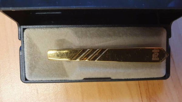 Dasspeld met Defensielogo