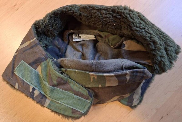 Veldpet, bont gevoerd, met oorflappen, camouflage