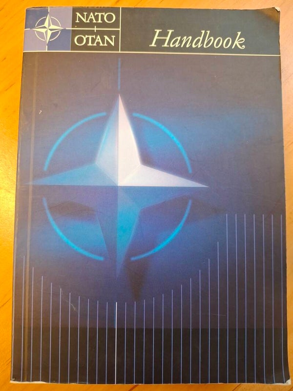 NATO Handboek 2001
