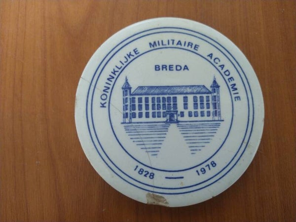 Tegeltje KMA Breda 1828-1978