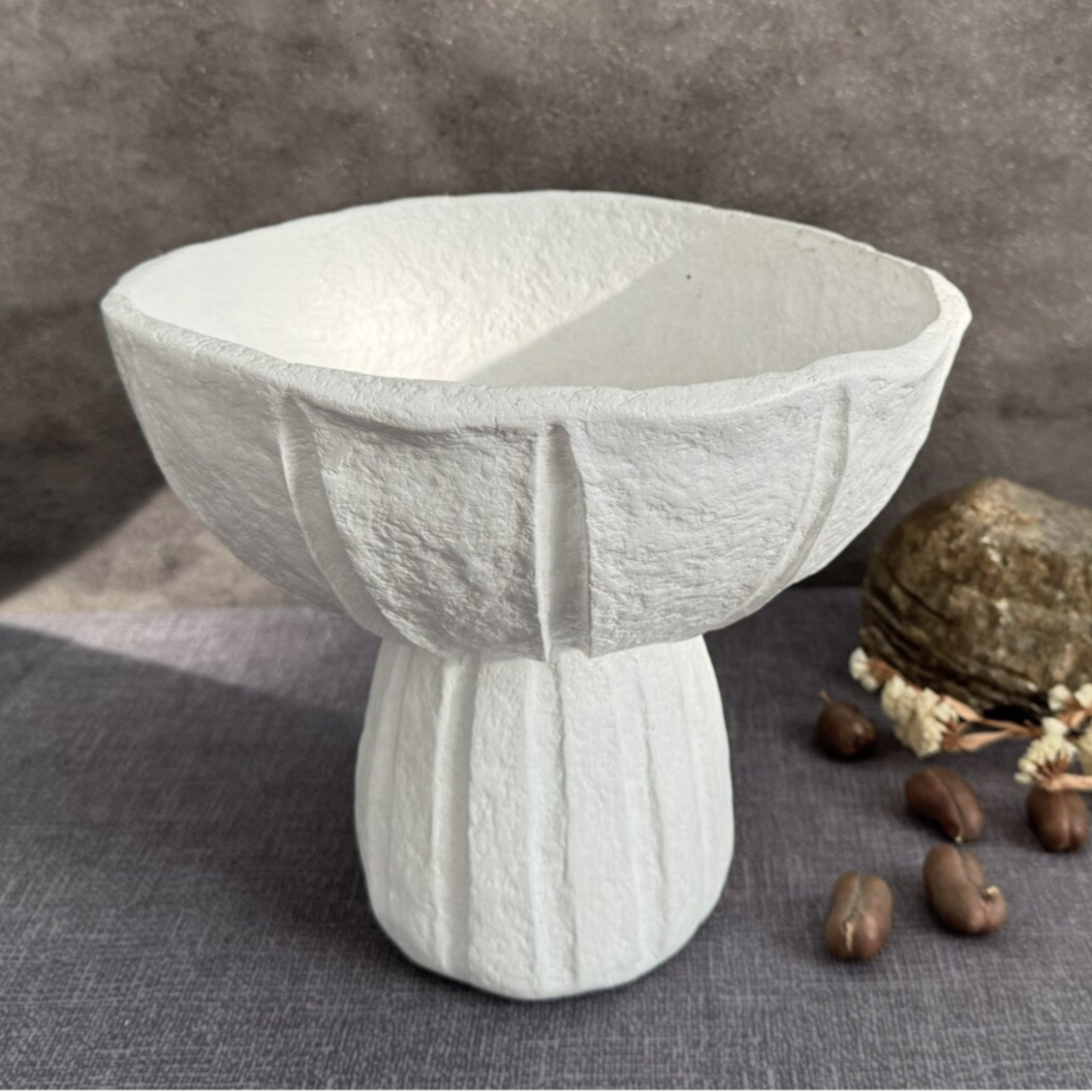 Grooved bowl with base