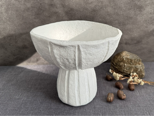 Grooved bowl with base - Gegroefde kom met voet