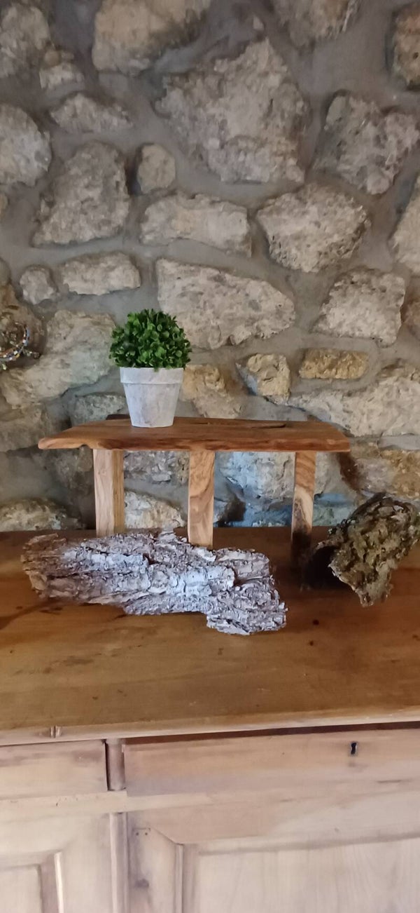 Petit tabouret en bois d'Olivier