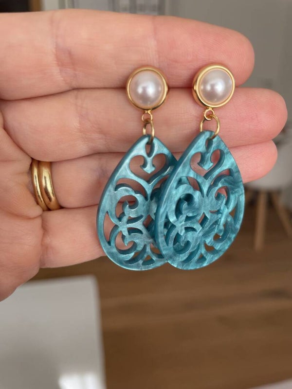 LUCREZIA blau mit Gold- oder Silberohrstecker