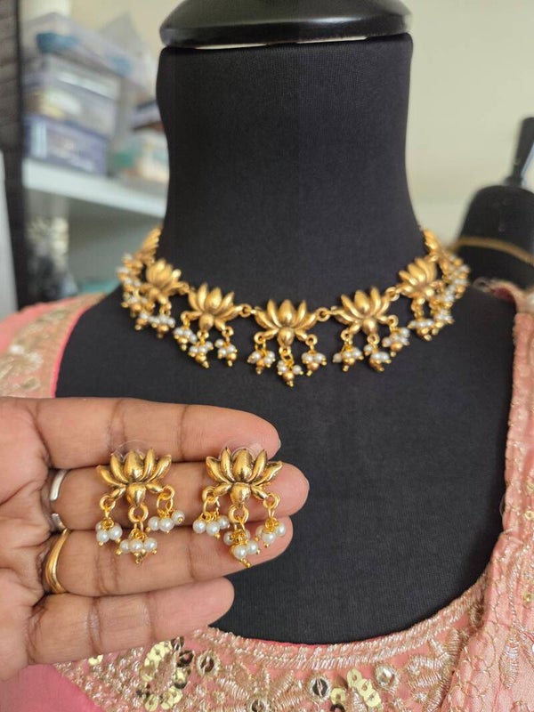 LOTUS NECKLES SET
