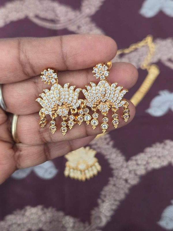 Impon lotus neckles