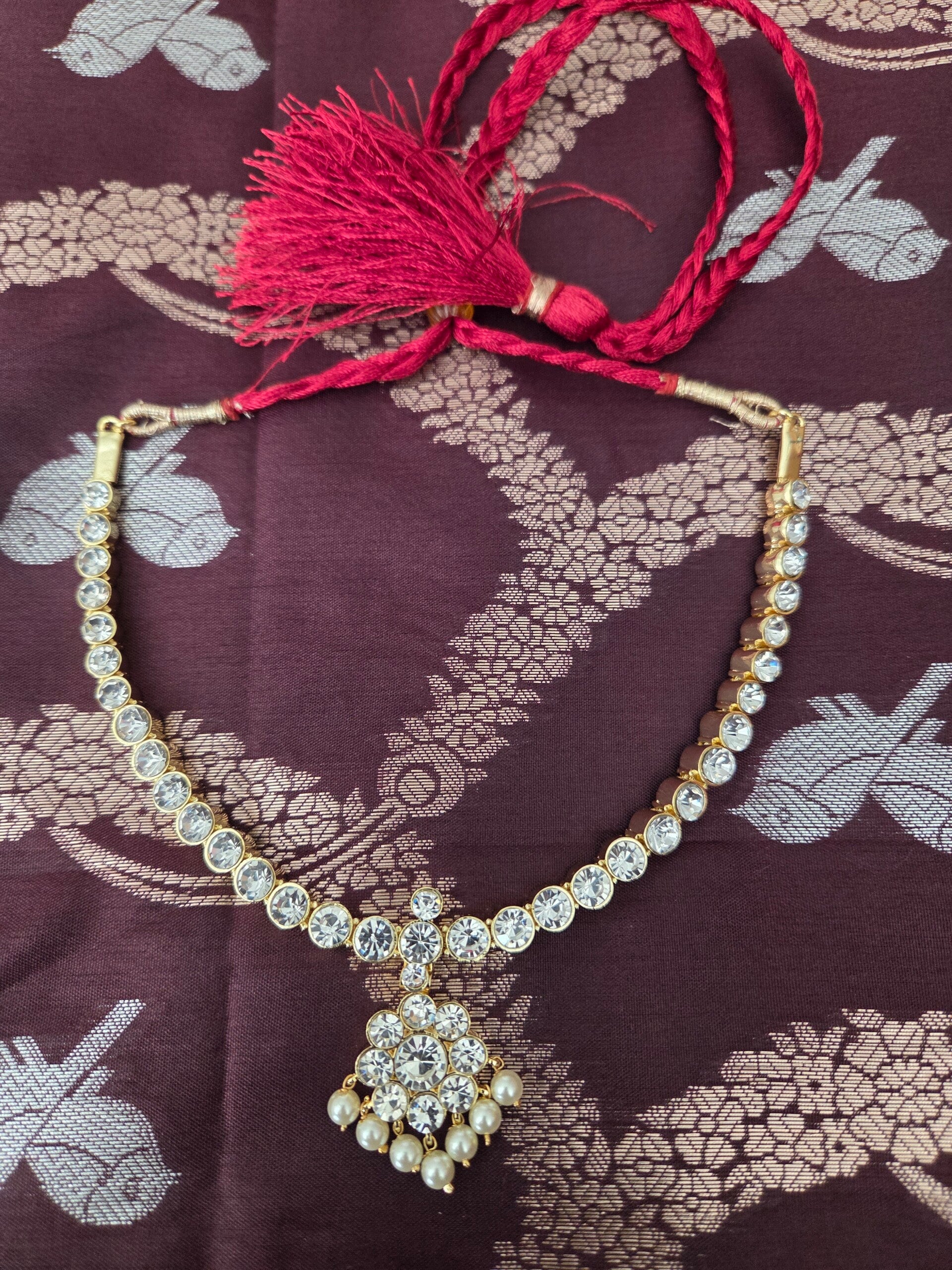 Kemp white stone neckles