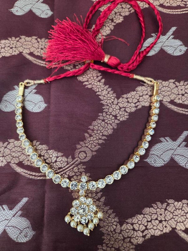 Kemp white stone neckles