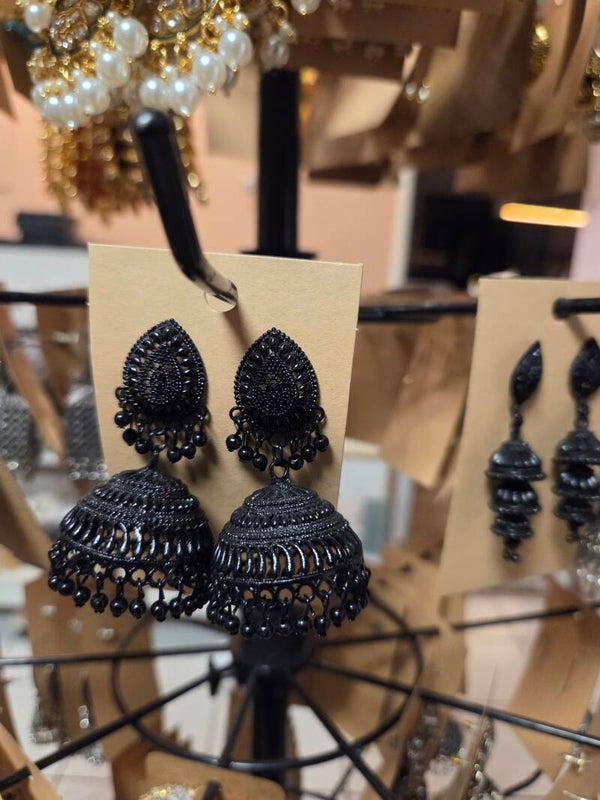 Black jumka