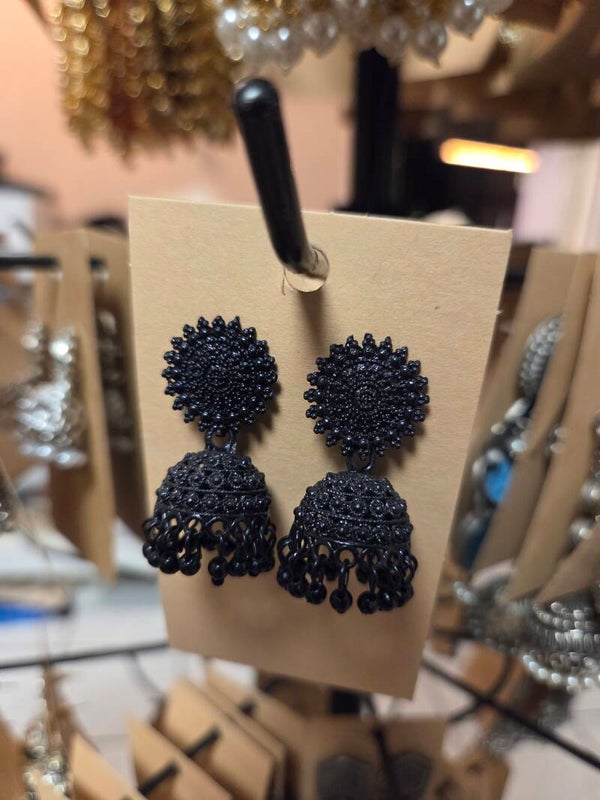 Black jumka