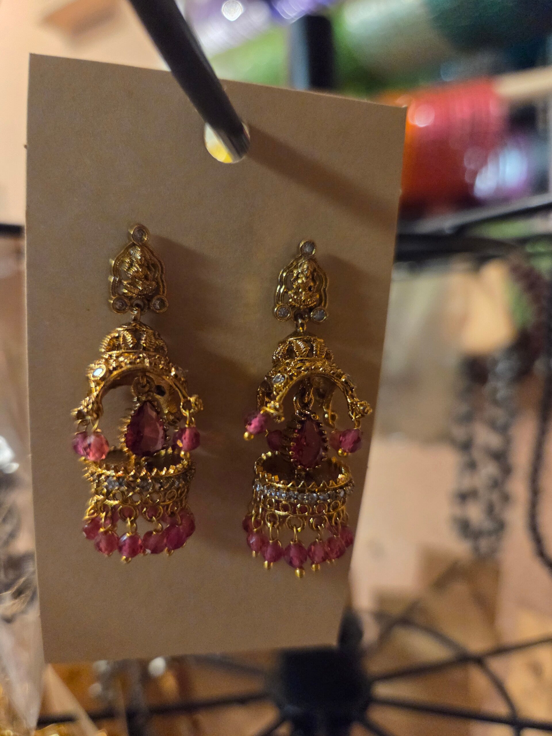 Pink jumka