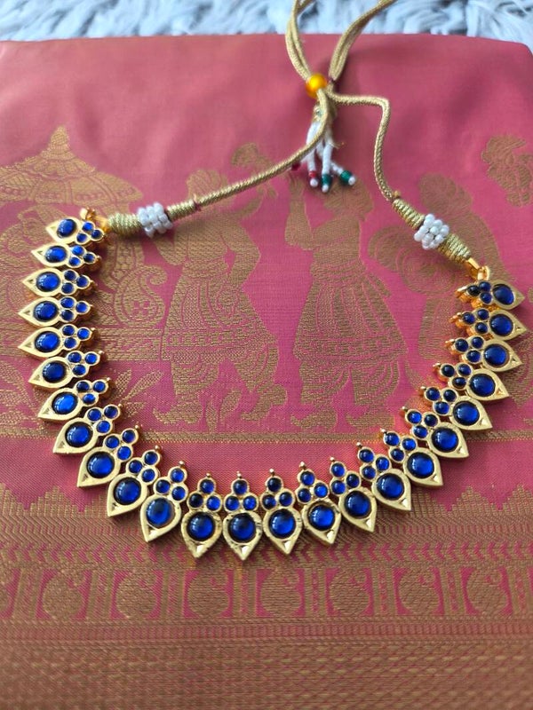 Blue neckles