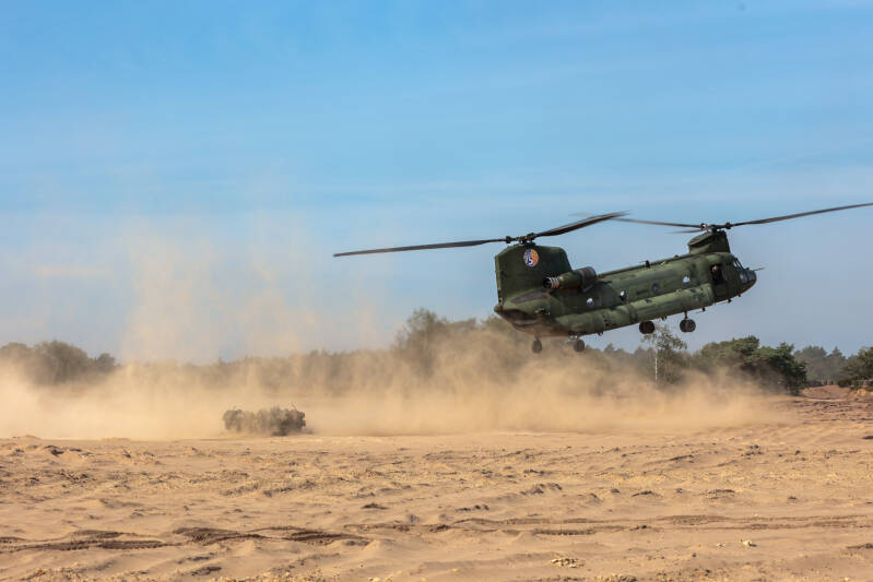 16-luchtmacht-defensie-chinook-standard.jpg
