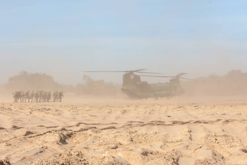 17-defensie-chinook-defensie-standard.jpg