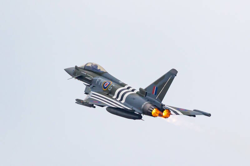 223-eurofighter-typhoon-raf-airshow-standard.jpg