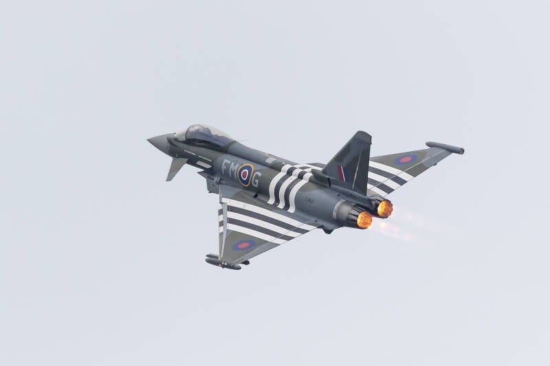224-eurofighter-typhoon-raf-airshow-standard.jpg