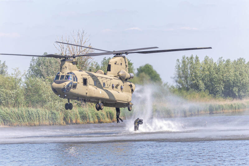 49-chinook-defensie-luchtmacht-standard.jpg