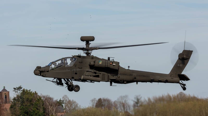57-apacheluchtmacht-defensie-standard.jpg