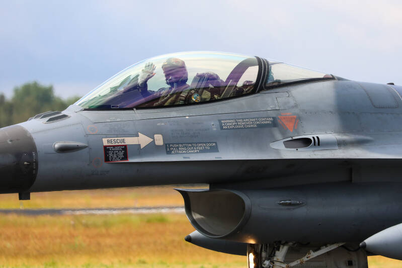 91-f16-luchtmacht-defensie-standard.jpg