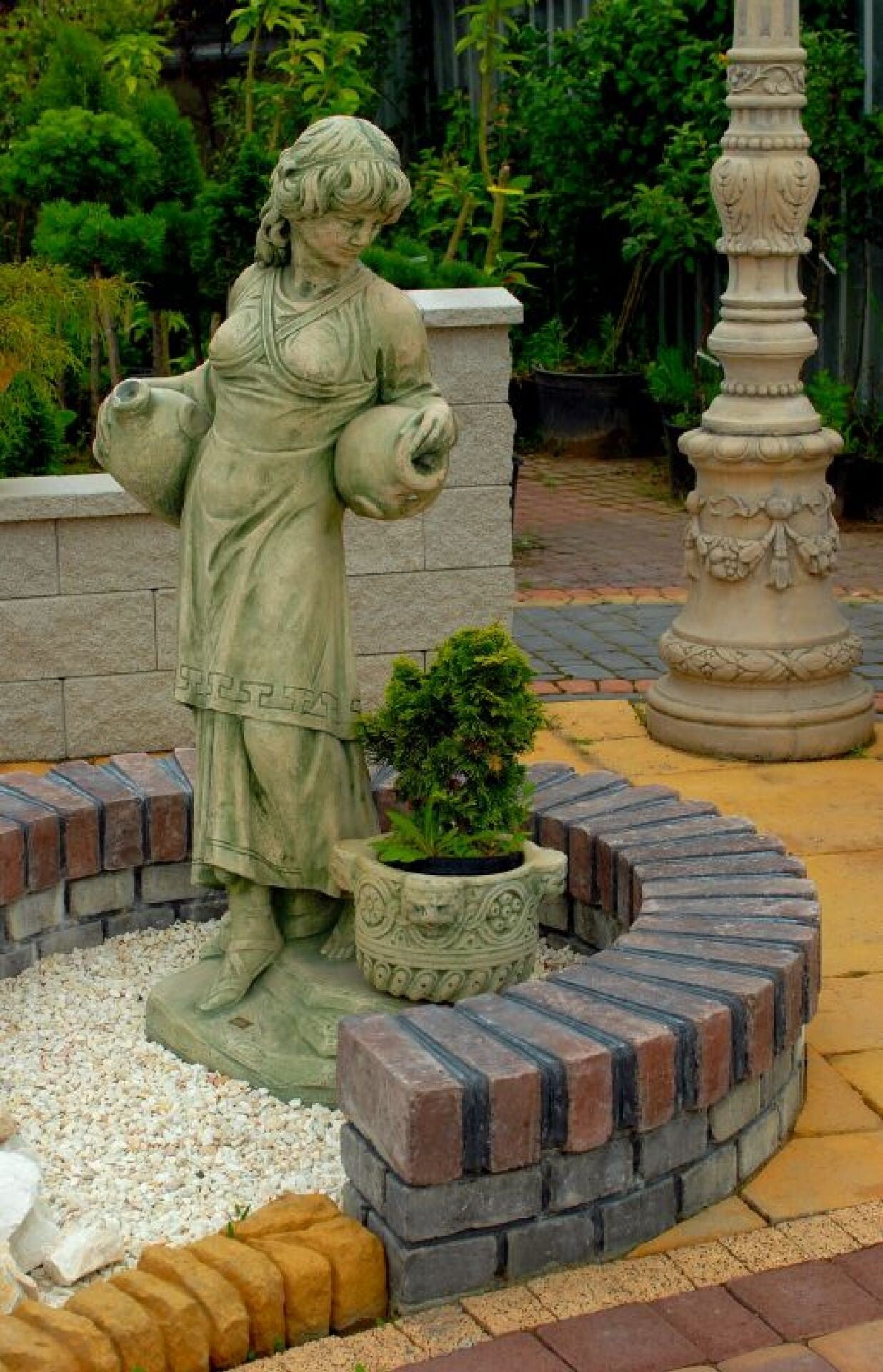 Gartenstatue Damigella
